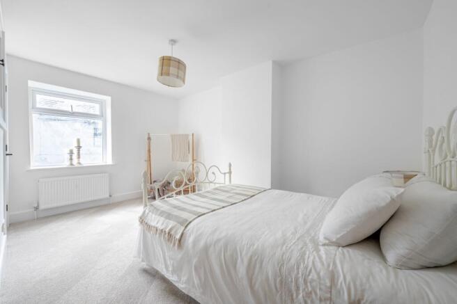 3 bed Terraced for sale Image 9
