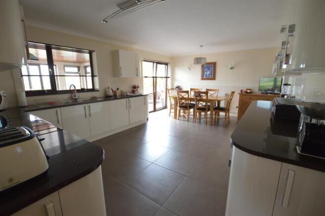 KITCHEN/DINER