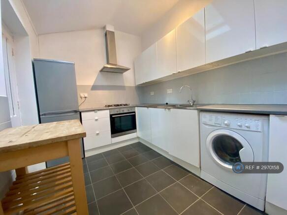 3 bed Terraced to rent Image 4