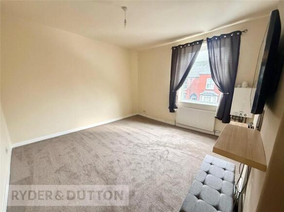2 bed Terraced to rent Image 10