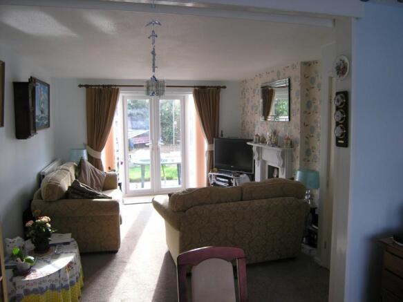 Lounge/Dining