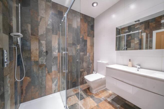 Master en-suite