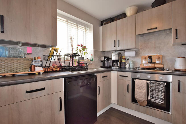 3 bed Semi-Detached to rent Image 7