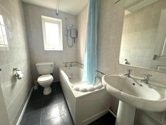 2 bed Terraced to rent Image 9