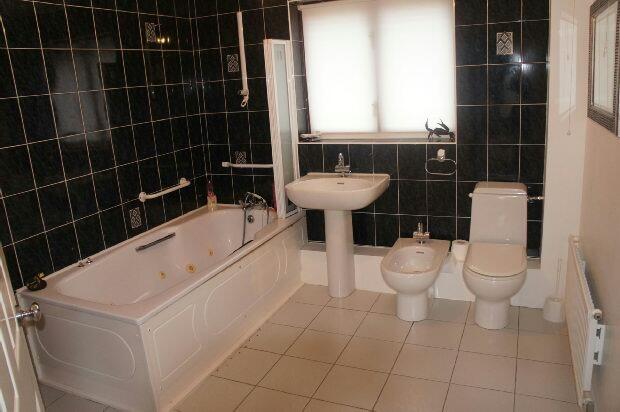 FAMILY BATHROOM