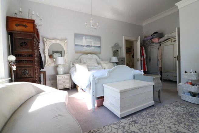 2 bed Apartment to rent Image 10