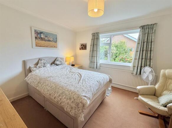2 bed Detached Bungalow for sale Image 6