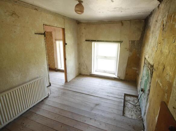 FRONT BEDROOM 1