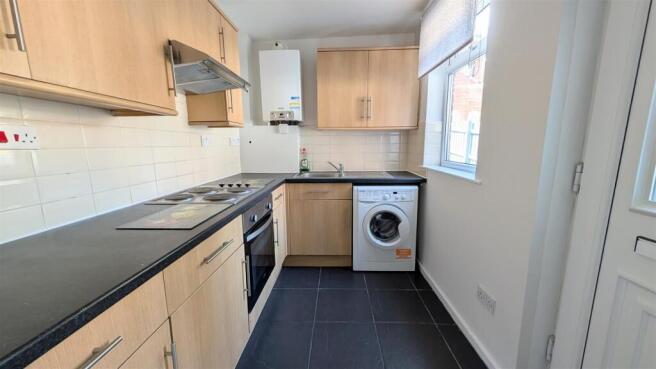 3 bed Terraced to rent Image 7