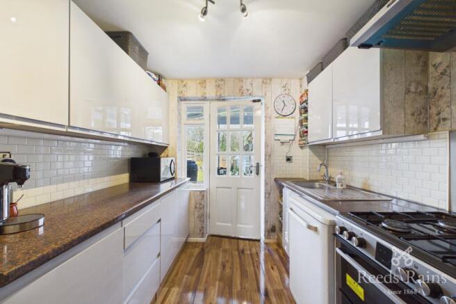 5 bed Semi-Detached for sale Image 4