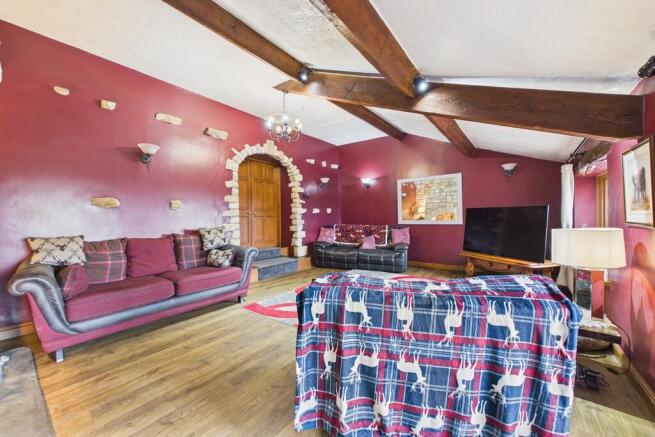 5 bed Detached for sale Image 4