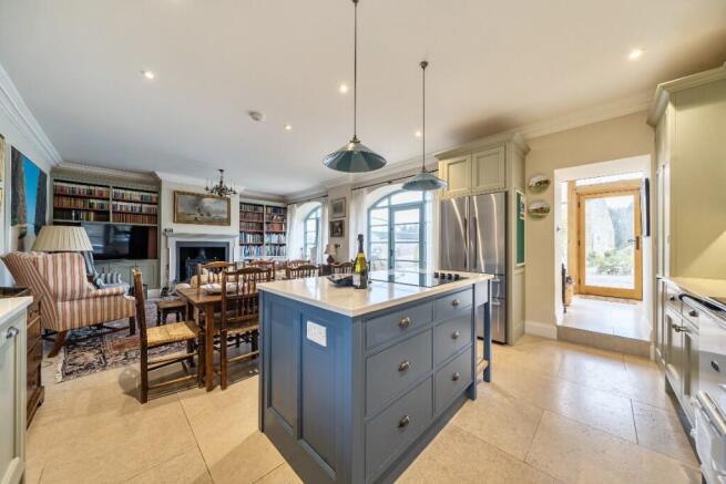 4 bed Detached for sale Image 4