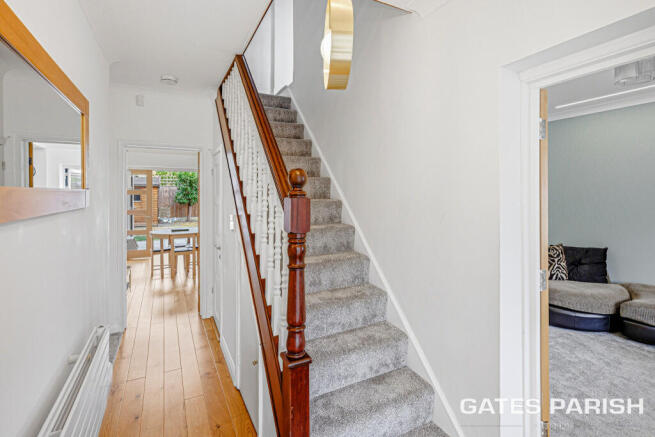 Severn Drive, Upminster, RM14 photo 4