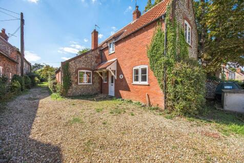 Three Bedroom Brick and Flint House in Blakeney