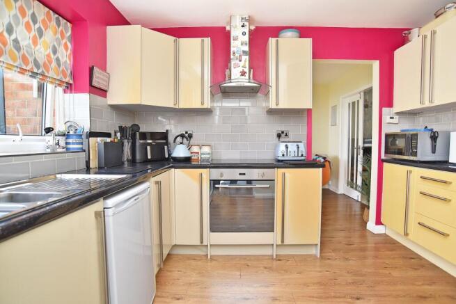 5 bed Detached for sale Image 5