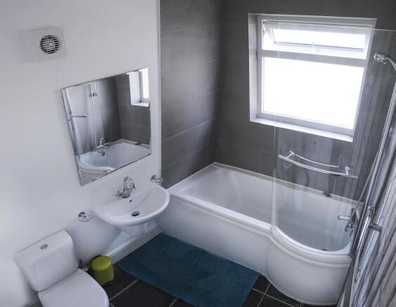 Bathroom 1.jpg