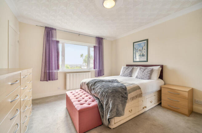 1363940-5-68e5229...