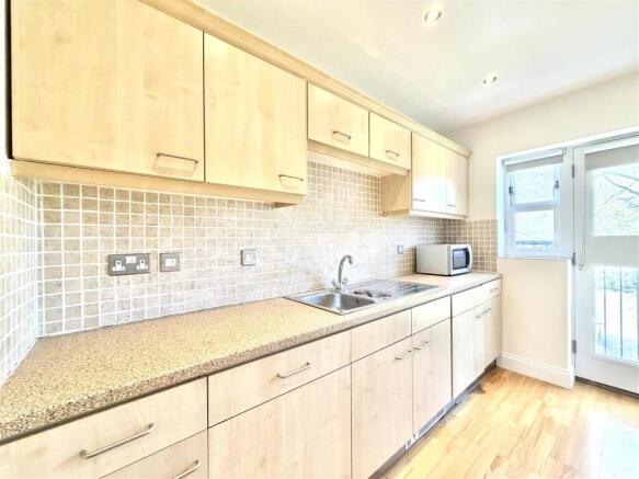 Kitchen 2.JPG