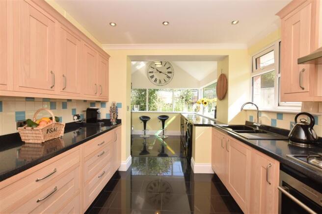 Kitchen/ Breakfast Room