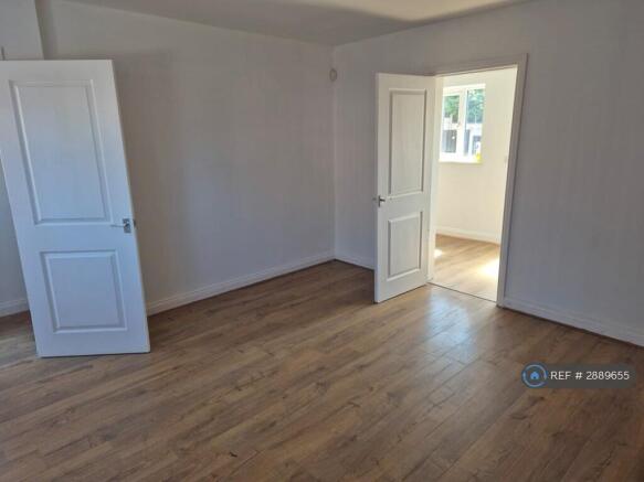 3 bed Detached to rent Image 4