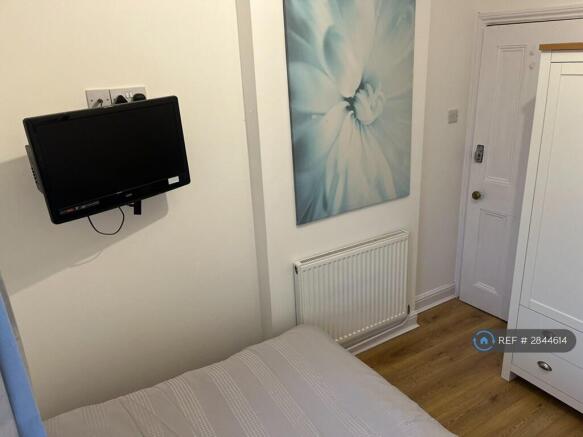 Room 1 (Pic 2)