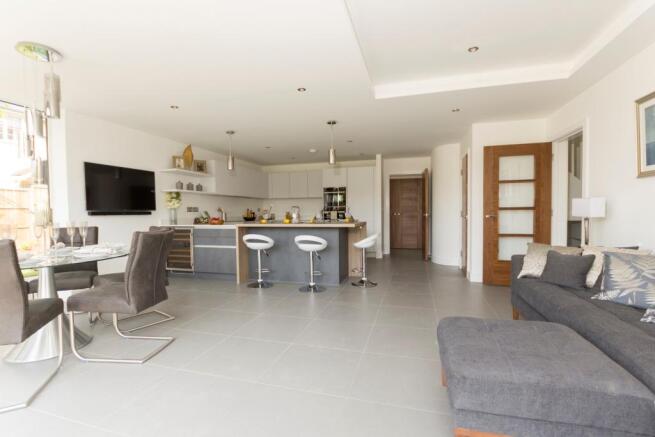 Open-Plan Kitchen/Di