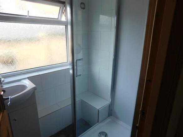 58 Robinson Road Shower Room