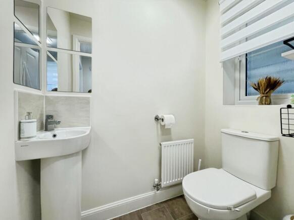 4 bed Detached for sale Image 10