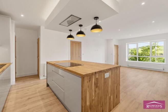 5 bed Semi-Detached for sale Image 7