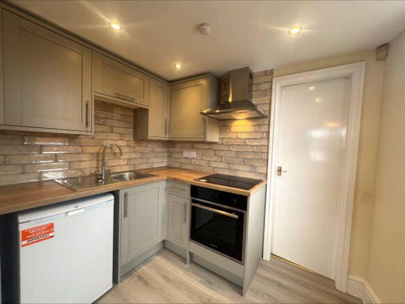 1 bed Flat to rent Image 3
