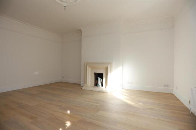 8, 44 Norton Rd lounge2.jpg