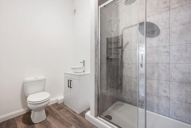 5 bed Detached to rent Image 11