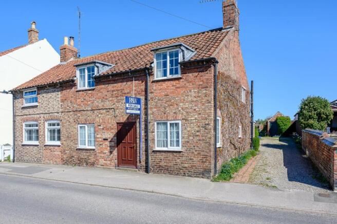 3 bed House for sale Image 10