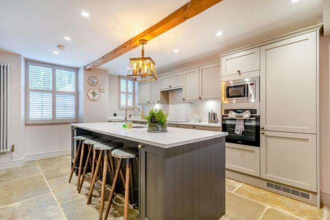 4 bed Cottage to rent Image 6