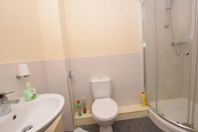 1 bed House Share to rent Image 5