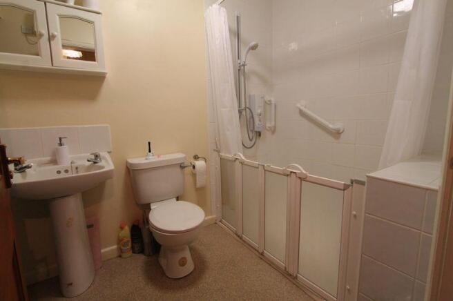 Shower Room / ...
