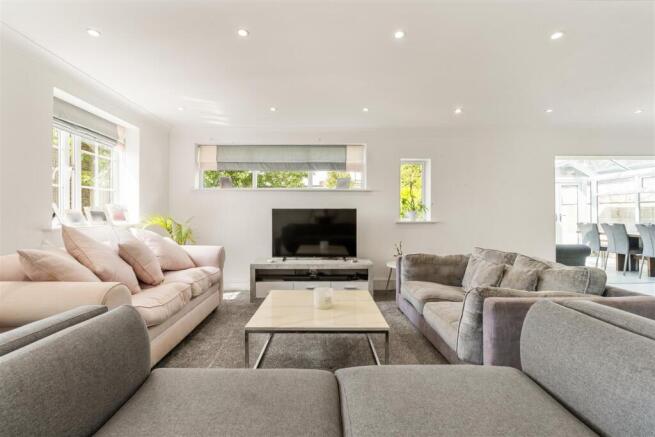 5 bed Detached for sale Image 5