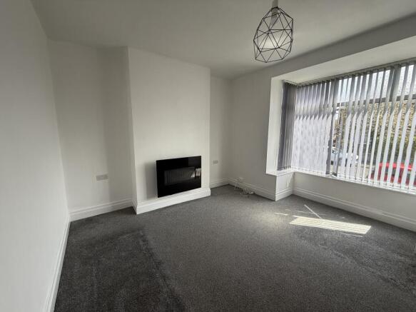 2 bed End of Terrace to rent Image 5