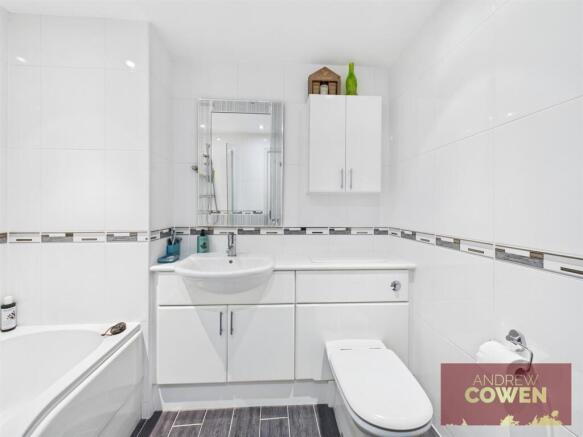2 bed Apartment for sale Image 6