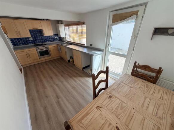 Kitchen 1.jpg