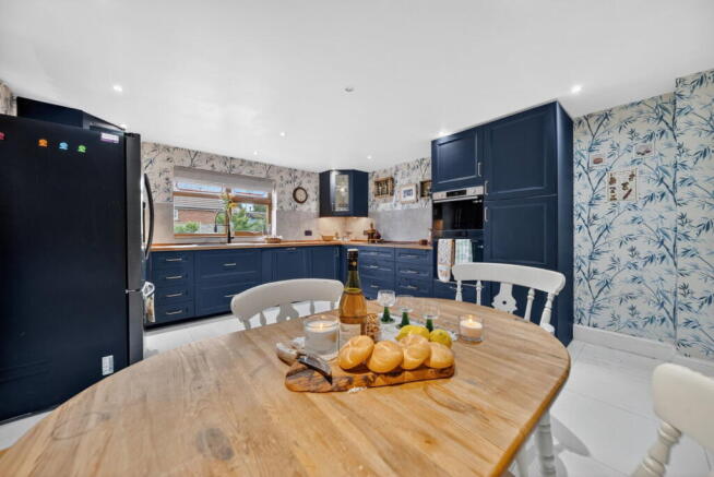 4 bed Detached for sale Image 12
