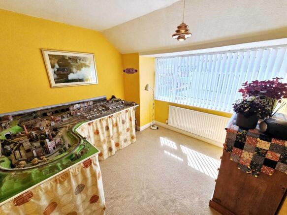 3 bed Semi-Detached for sale Image 10