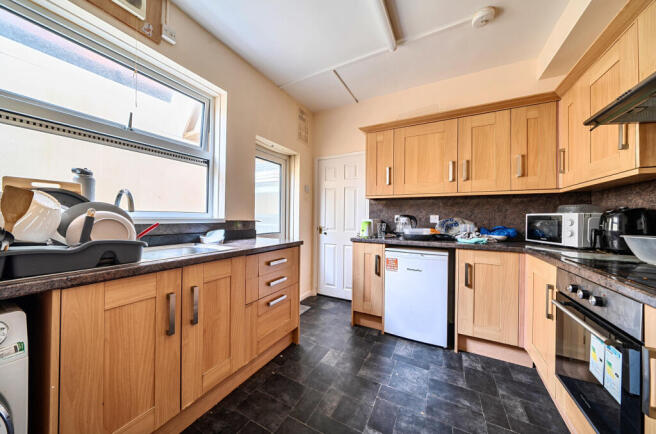 1409772-4-69a1a66...