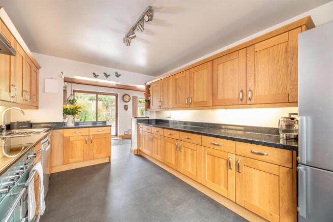 3 bed Semi-Detached Bungalow for sale Image 12