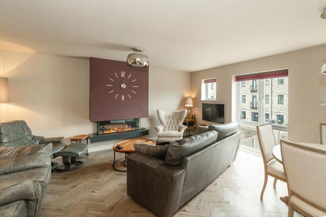 4 bed Town House for sale Image 5