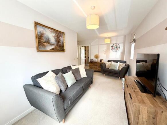 3 bed Semi-Detached for sale Image 6