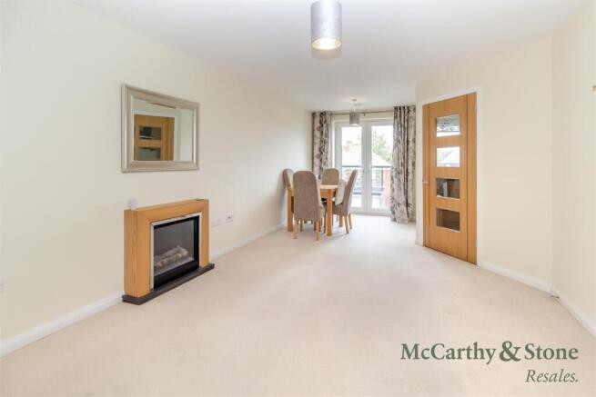 8703494-interior11.jpg