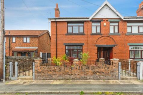 Robert Street, Dukinfield, SK16