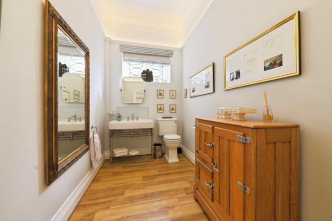 5 bed Detached for sale Image 12