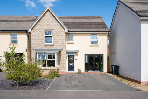 Greystone Walk, Cullompton, Devon, EX15 1GZ